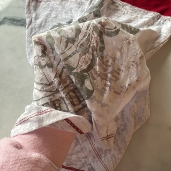 Harry Potter Gryffindor Crest T-Shirt - Picture 6 of 7